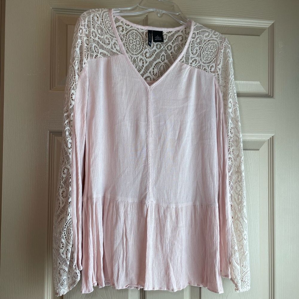 New Directions Pink Lace V-Neck Long Sleeve Blouse, Size‎ Small